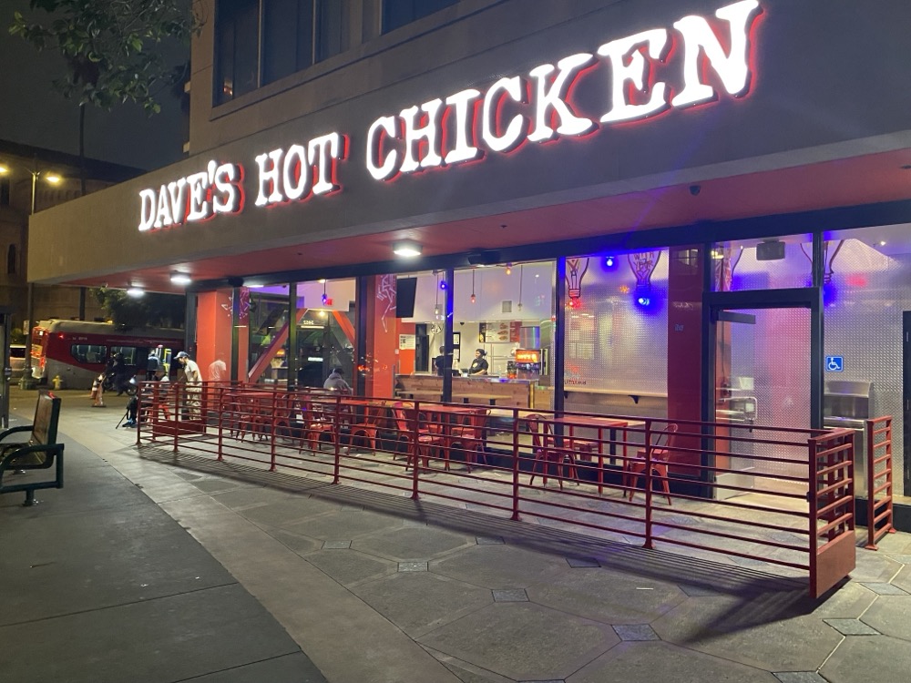 Dave's Hot Chicken site at 72 N Los Robles Ave